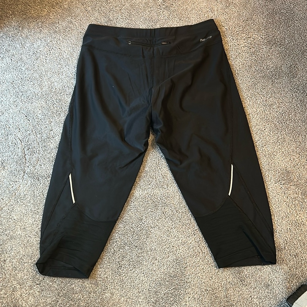 Nike Crops - Picture 2 of 4